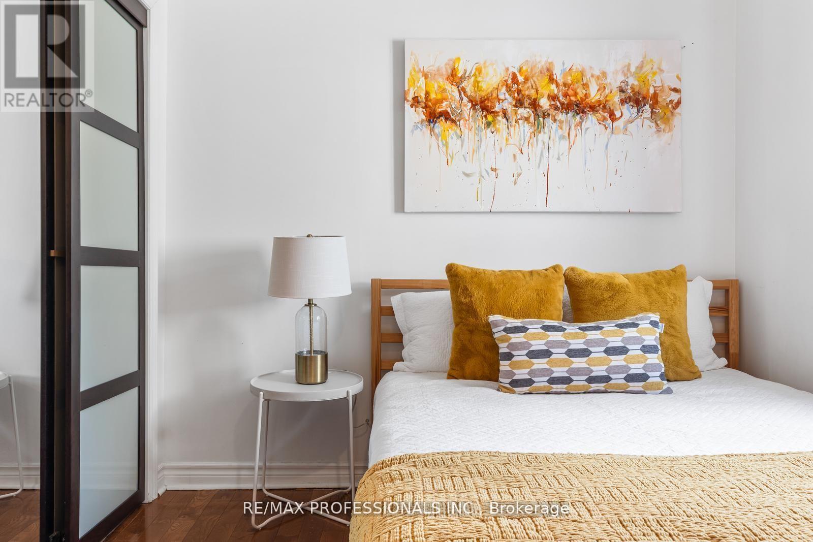 1 Gray Avenue, Toronto, Ontario  M6N 4S5 - Photo 17 - W12929874