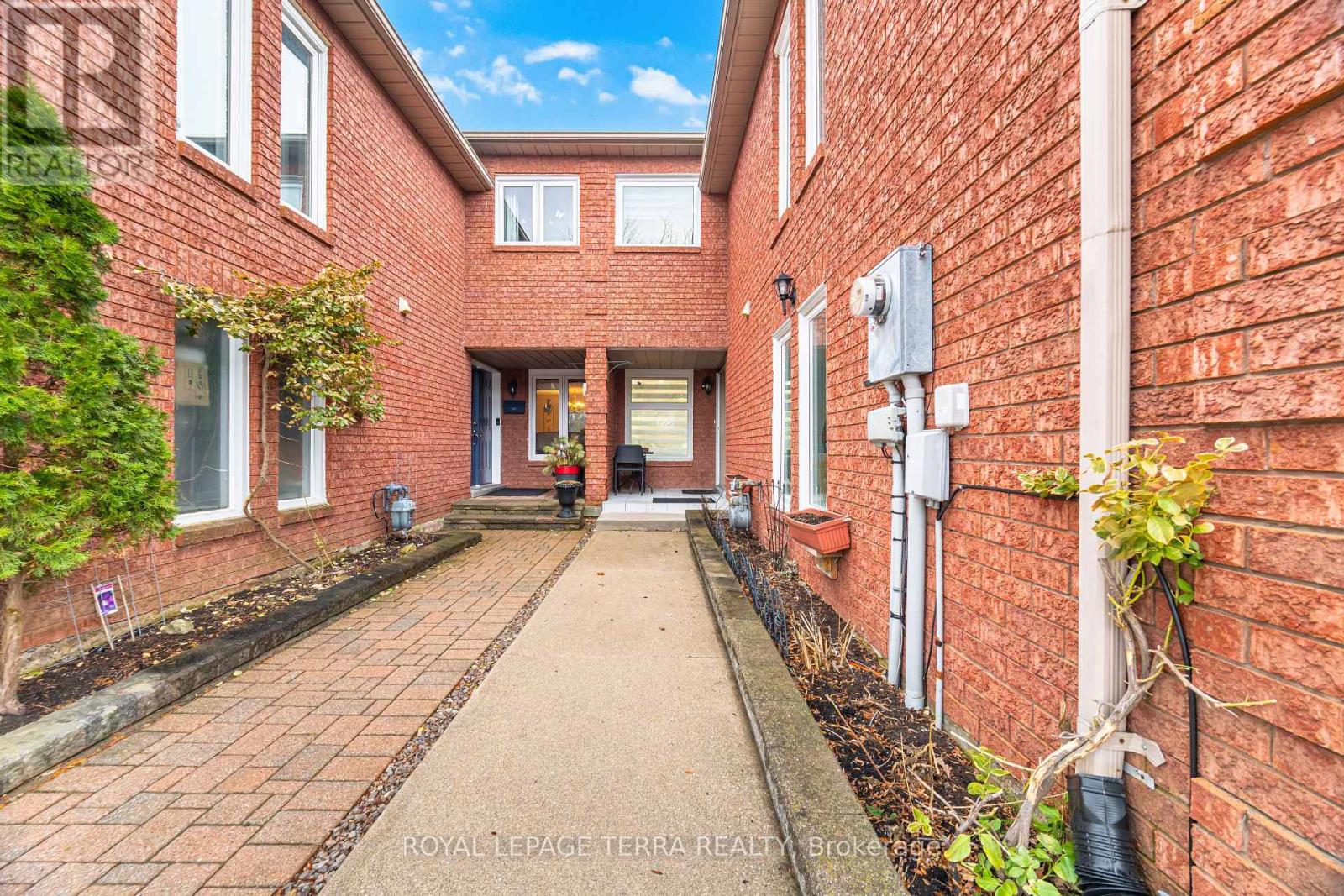 3423 Nighthawk Trail, Mississauga, Ontario  L5N 6G4 - Photo 2 - W12929904