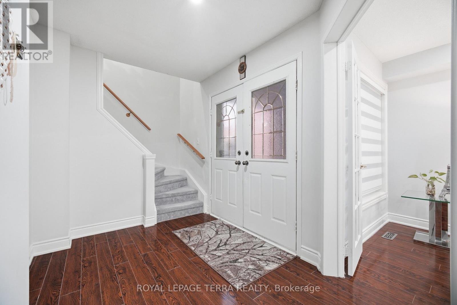 3423 Nighthawk Trail, Mississauga, Ontario  L5N 6G4 - Photo 4 - W12929904