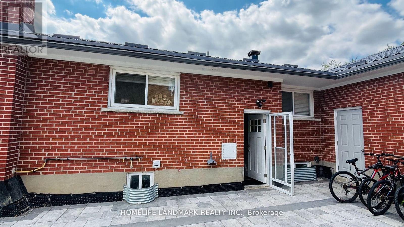 204 Derrydown Road, Toronto (York University Heights), Ontario  M3J 1S1 - Photo 19 - W12929926