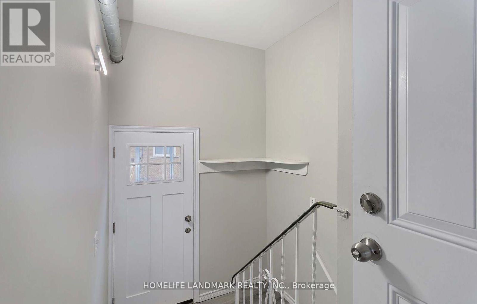 204 Derrydown Road, Toronto (York University Heights), Ontario  M3J 1S1 - Photo 20 - W12929926