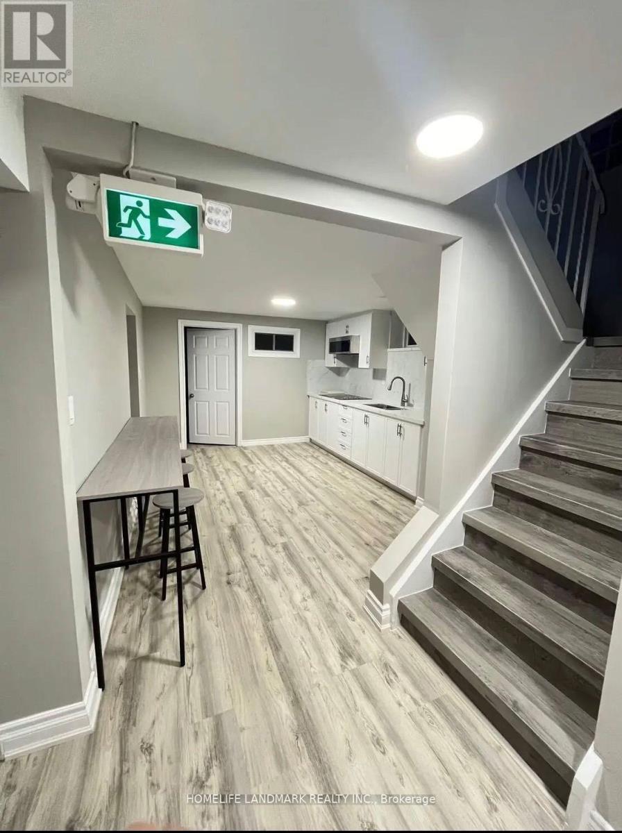 204 Derrydown Road, Toronto (York University Heights), Ontario  M3J 1S1 - Photo 24 - W12929926