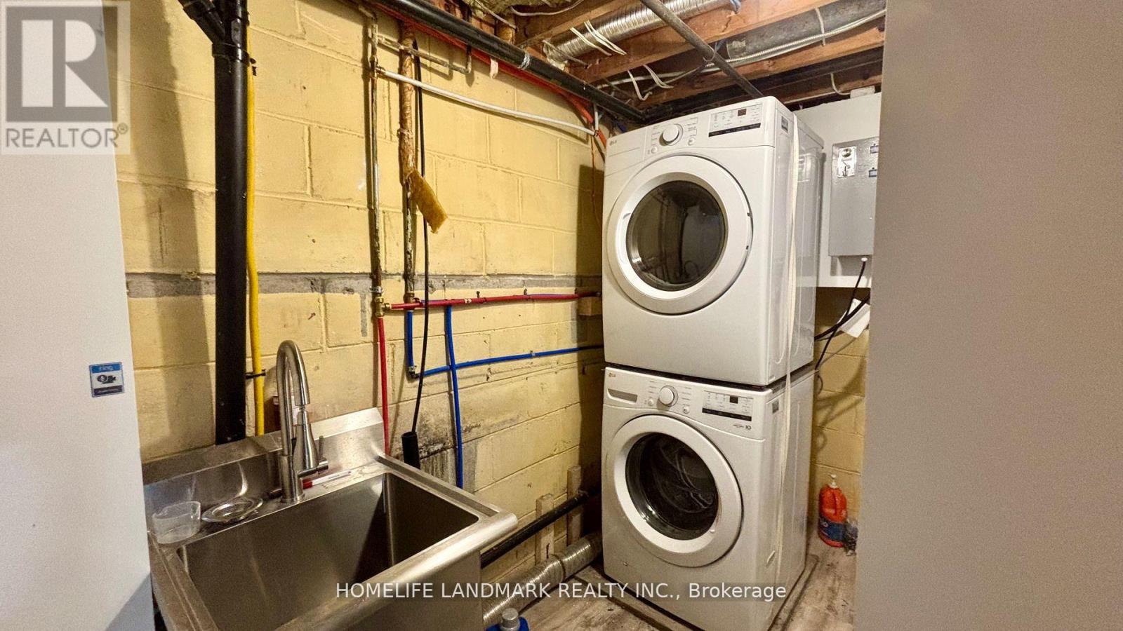 204 Derrydown Road, Toronto (York University Heights), Ontario  M3J 1S1 - Photo 26 - W12929926