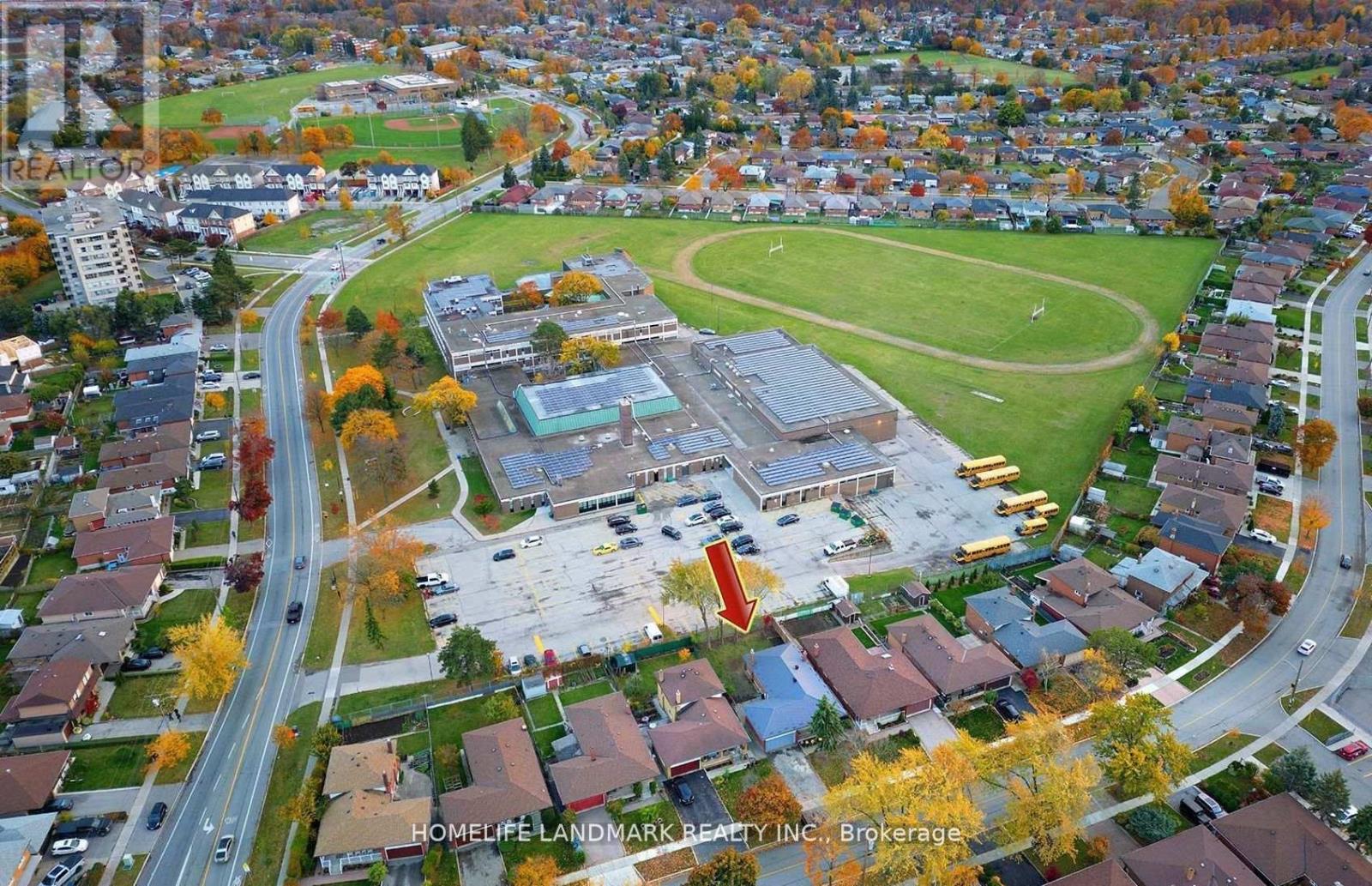 204 Derrydown Road, Toronto (York University Heights), Ontario  M3J 1S1 - Photo 6 - W12929926