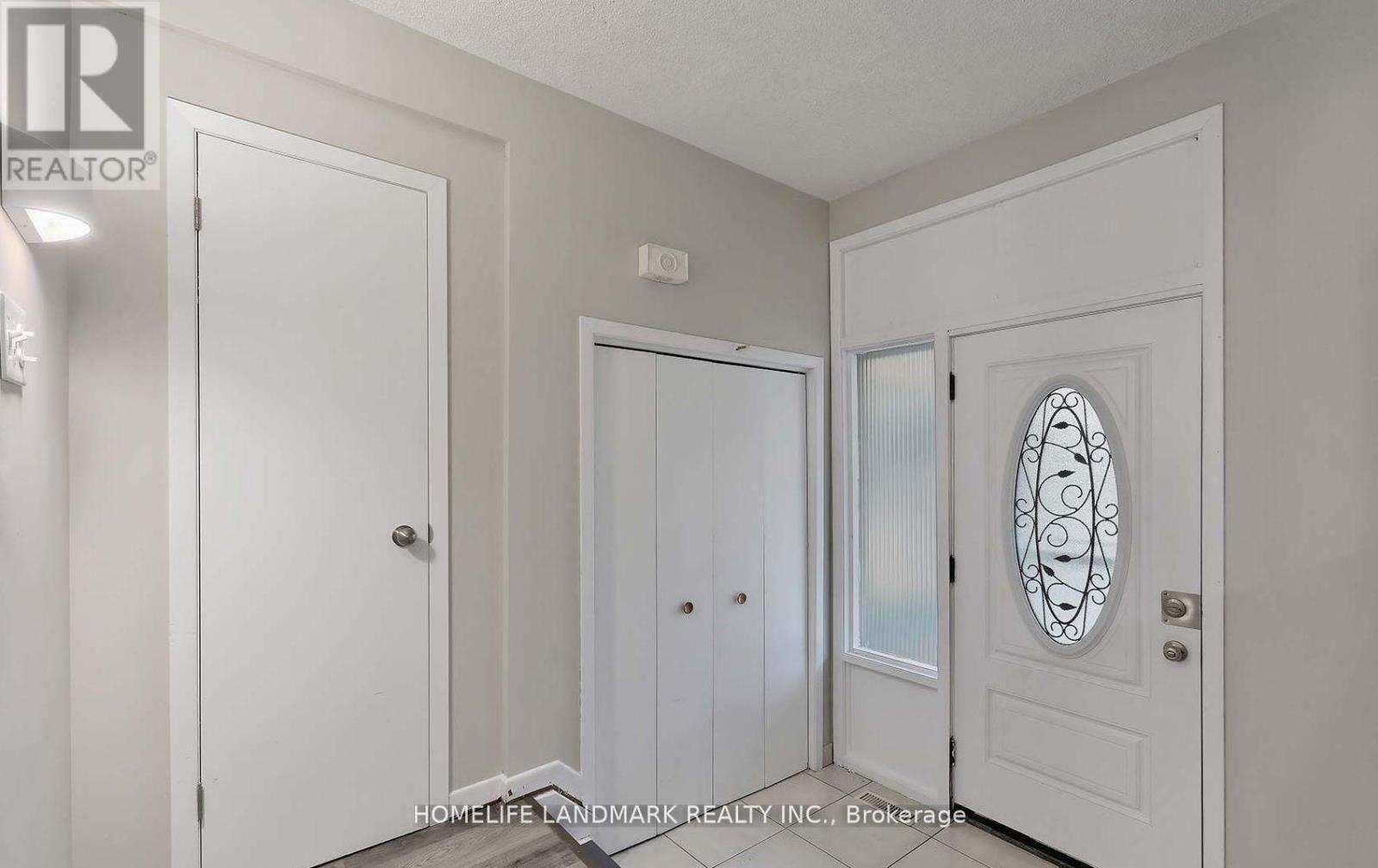 204 Derrydown Road, Toronto (York University Heights), Ontario  M3J 1S1 - Photo 7 - W12929926