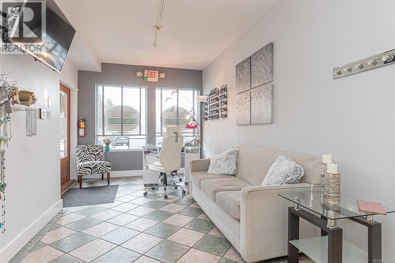 674 Memorial Ave, Qualicum Beach, British Columbia  V9K 1S8 - Photo 4 - 1029859