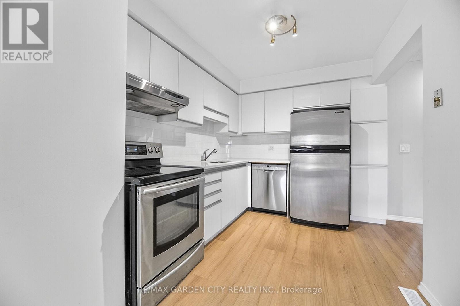 59 - 2 Royalwood Court, Hamilton, Ontario  L8E 4Z1 - Photo 8 - X12929872