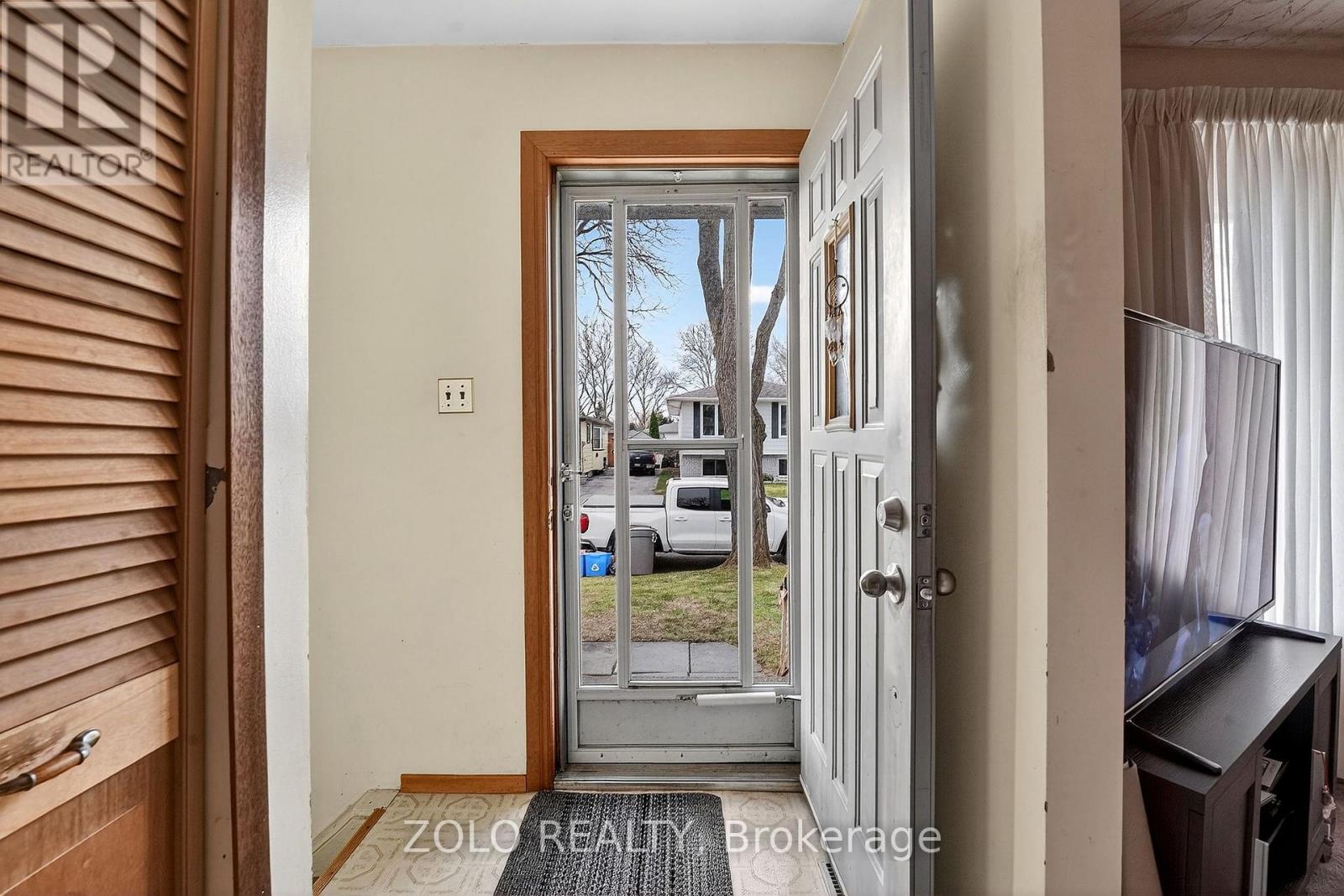 6133 Strohan Street, Niagara Falls, Ontario  L2J 3J3 - Photo 4 - X12929932
