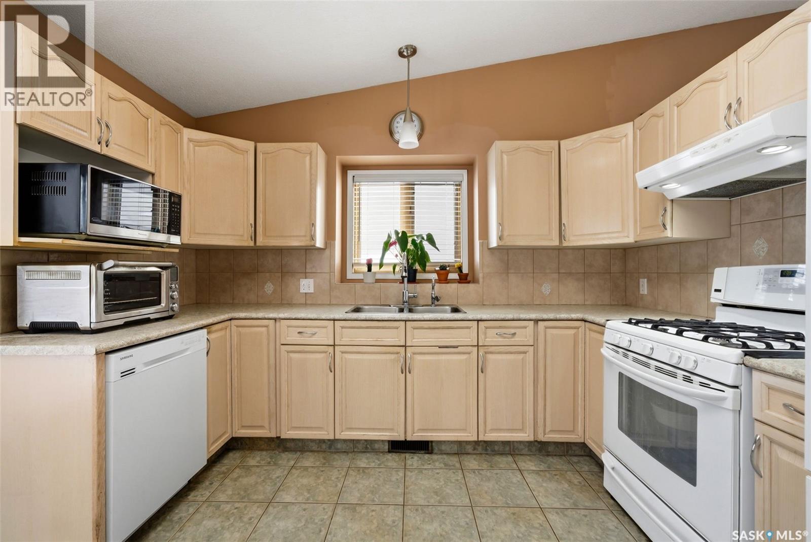 3808 Arbor Grove Drive, Regina, Saskatchewan  S4V 2S6 - Photo 10 - SK031425