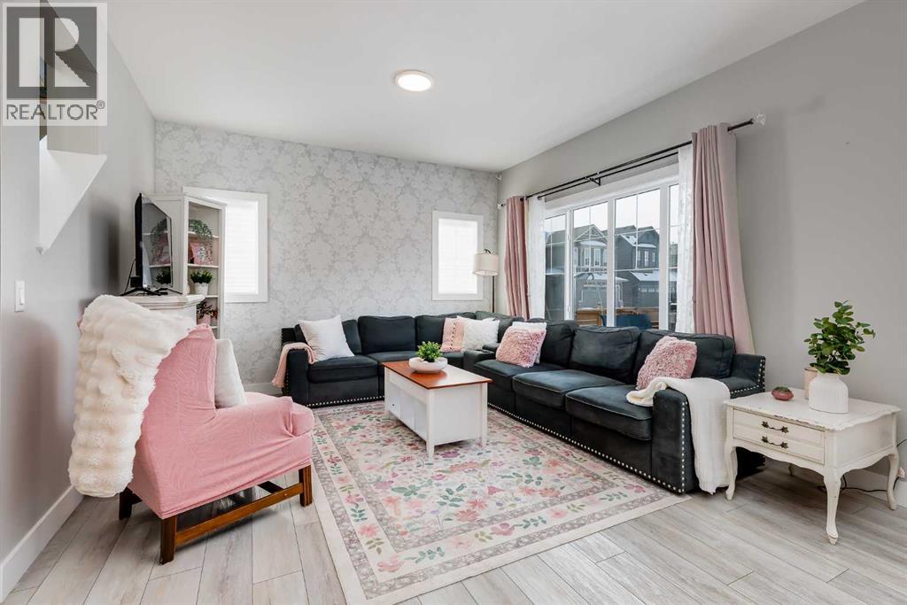 1260 Chinook Gate Bay SW, Airdrie, Alberta  T4B 5J2 - Photo 3 - A2286771