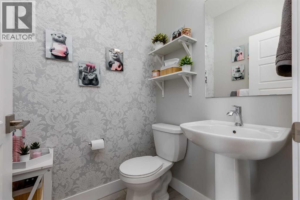 1260 Chinook Gate Bay SW, Airdrie, Alberta  T4B 5J2 - Photo 18 - A2286771