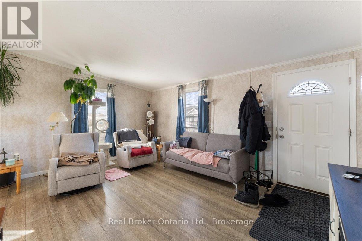 10 Bent Willow Court, Haldimand, Ontario  N0A 1L0 - Photo 5 - X12930140