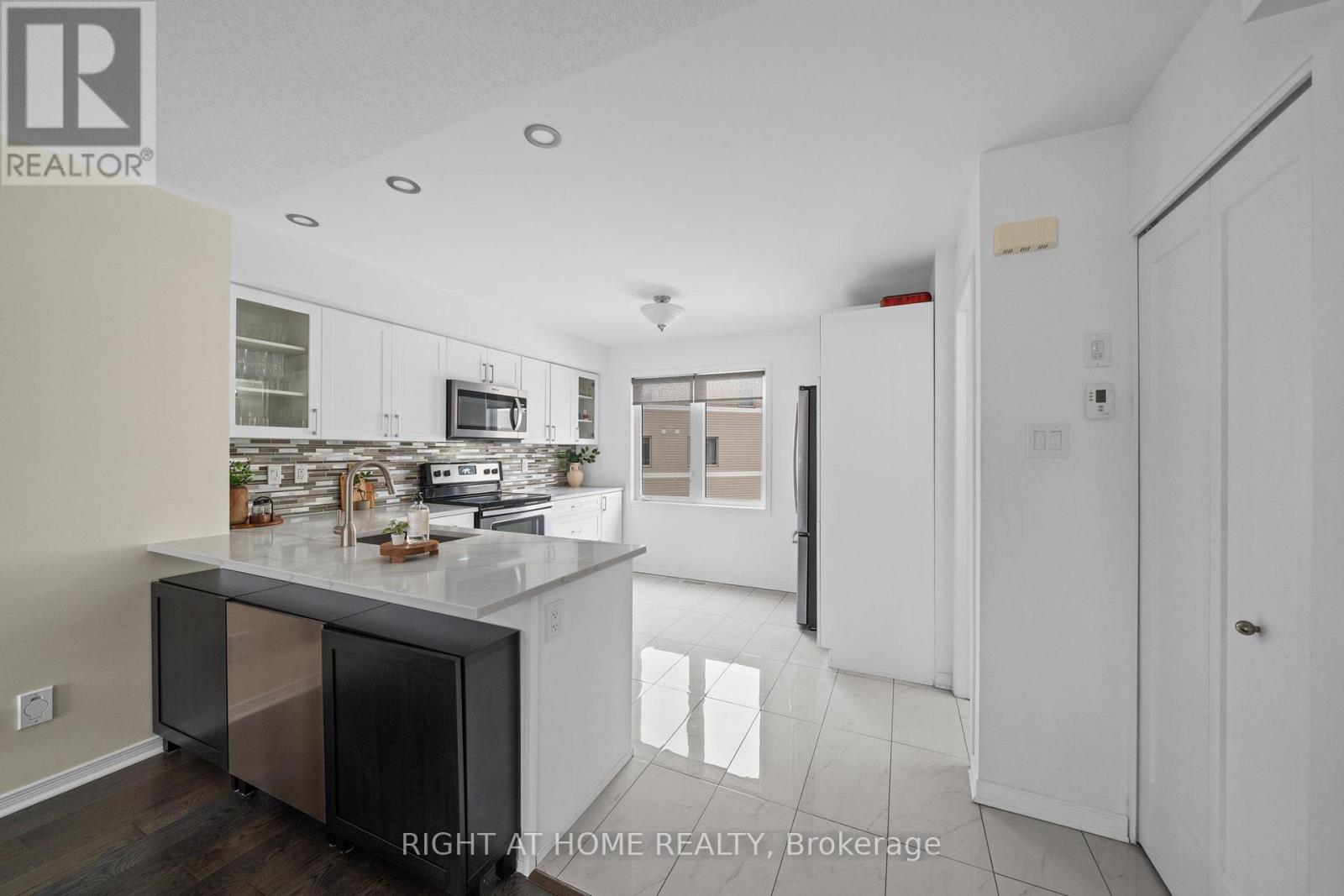 161 Camden Private, Ottawa, Ontario  K2J 6J1 - Photo 4 - X12930110