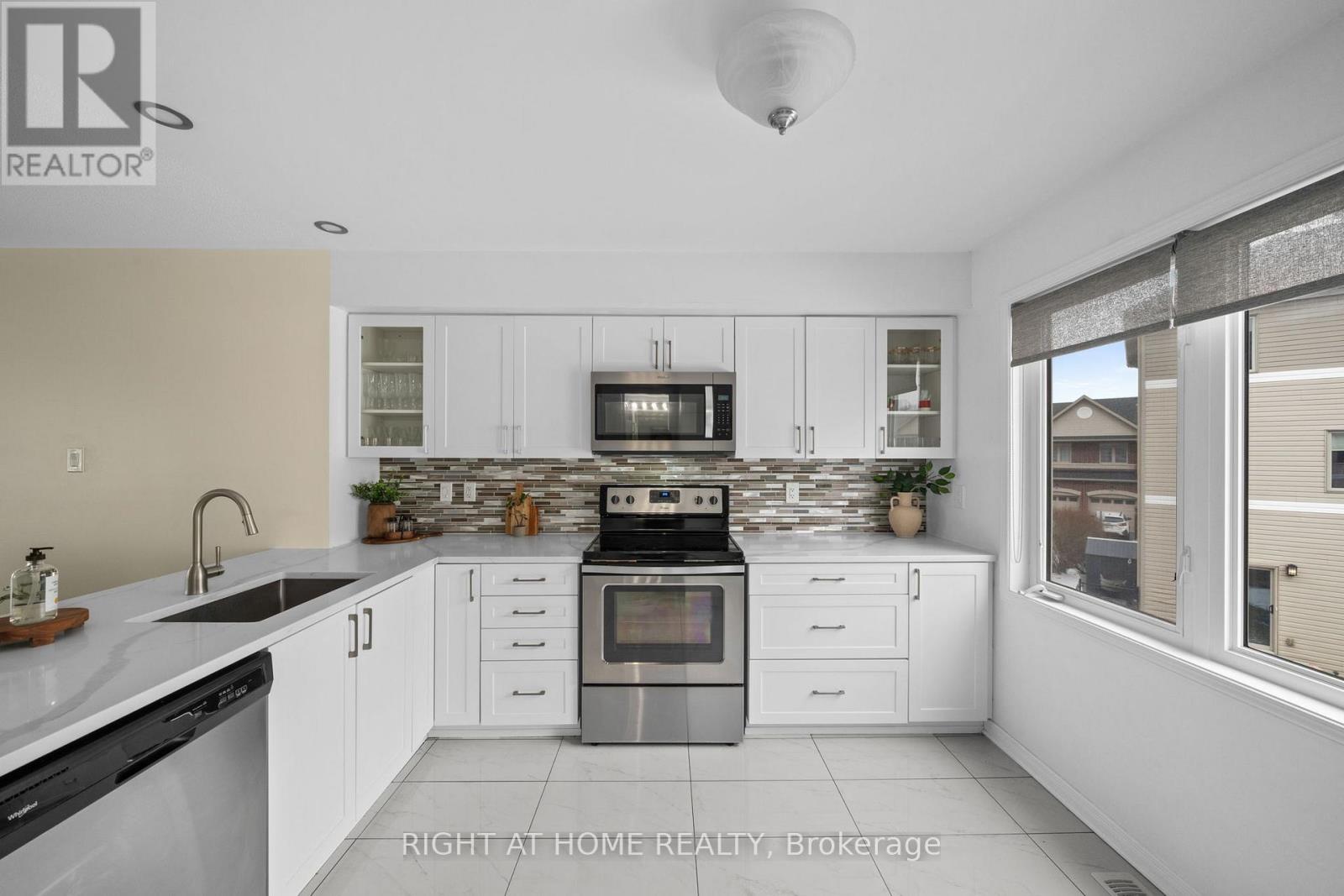 161 Camden Private, Ottawa, Ontario  K2J 6J1 - Photo 6 - X12930110