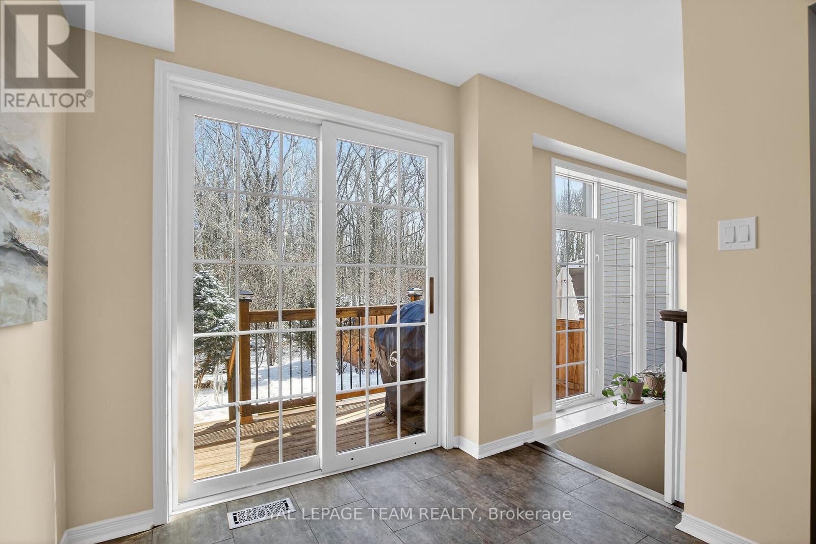 19 Goldthorpe Private N, Ottawa, Ontario  K2J 5L6 - Photo 15 - X12930228