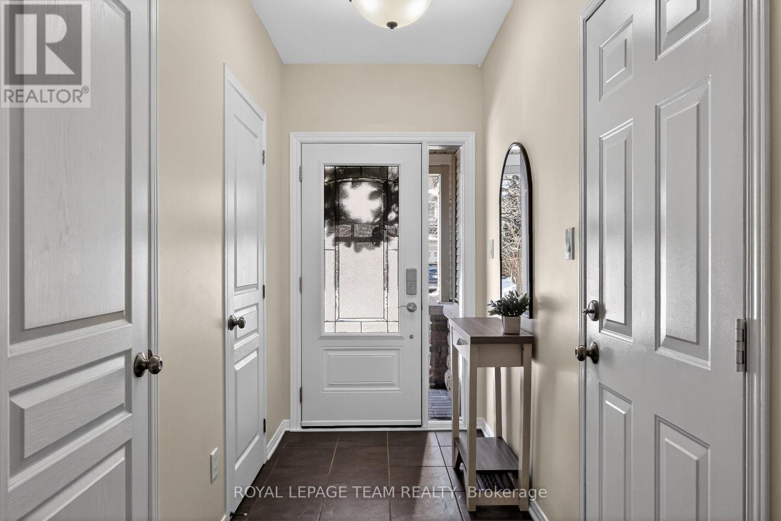 19 Goldthorpe Private N, Ottawa, Ontario  K2J 5L6 - Photo 3 - X12930228