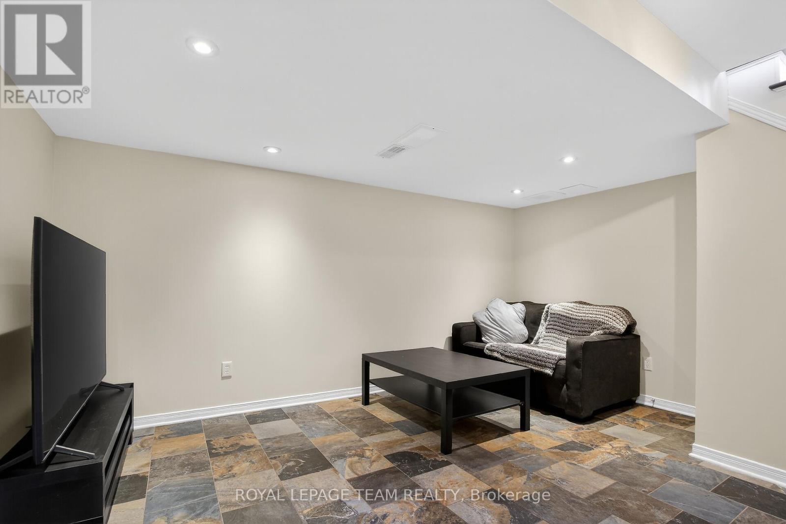 19 Goldthorpe Private N, Ottawa, Ontario  K2J 5L6 - Photo 32 - X12930228