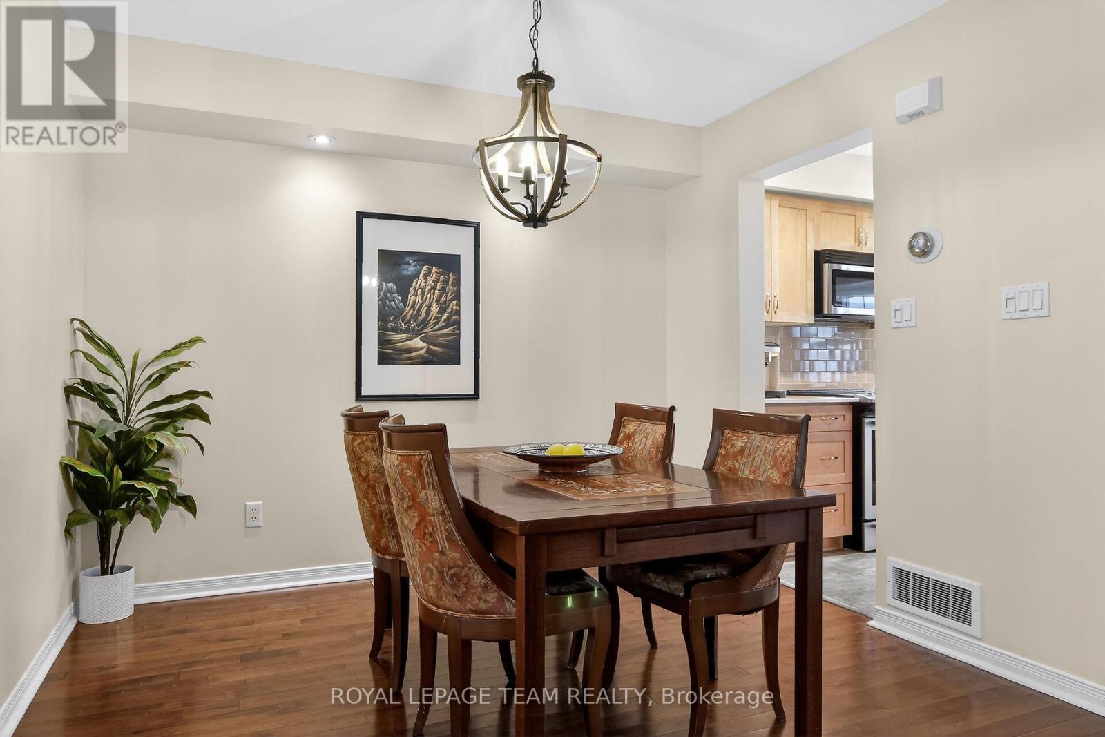 19 Goldthorpe Private N, Ottawa, Ontario  K2J 5L6 - Photo 5 - X12930228