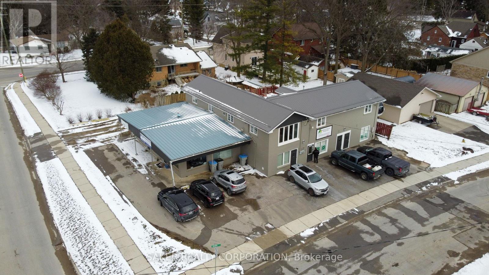 633 Lions Park Drive, Strathroy-Caradoc, Ontario  N0L 1W0 - Photo 2 - X12930074