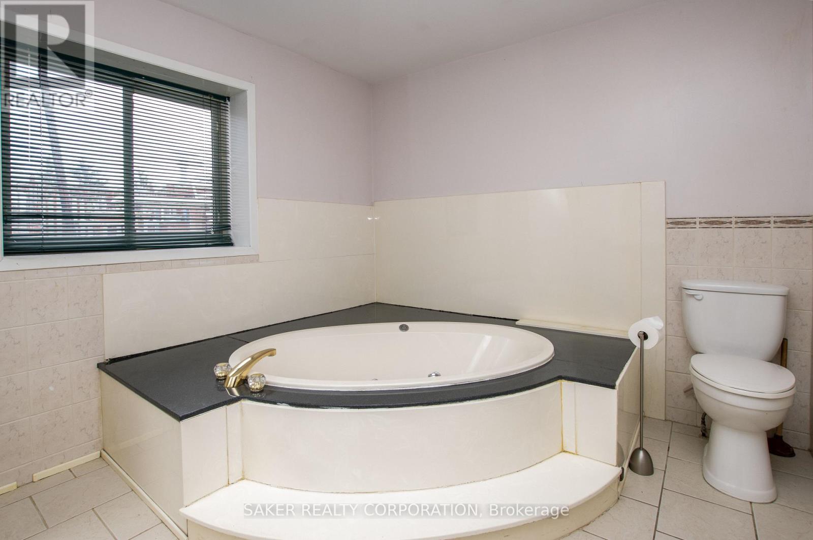 633 Lions Park Drive, Strathroy-Caradoc, Ontario  N0L 1W0 - Photo 30 - X12930074