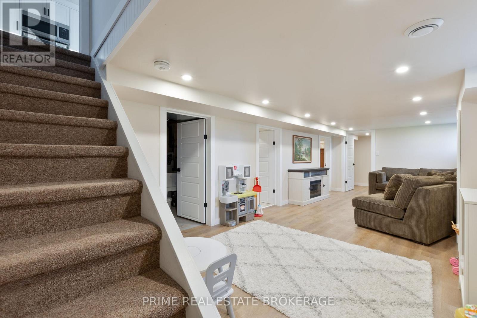 204 Evandale Street, West Elgin, Ontario  N0L 2P0 - Photo 14 - X12930080