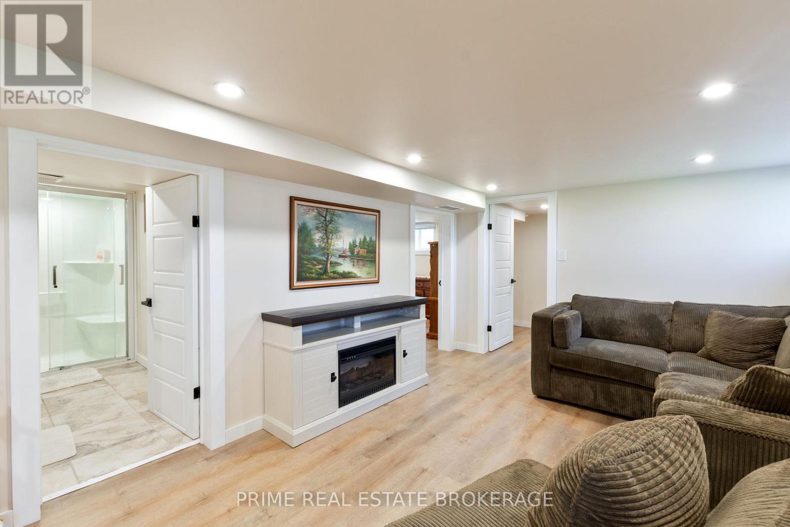 204 Evandale Street, West Elgin, Ontario  N0L 2P0 - Photo 15 - X12930080