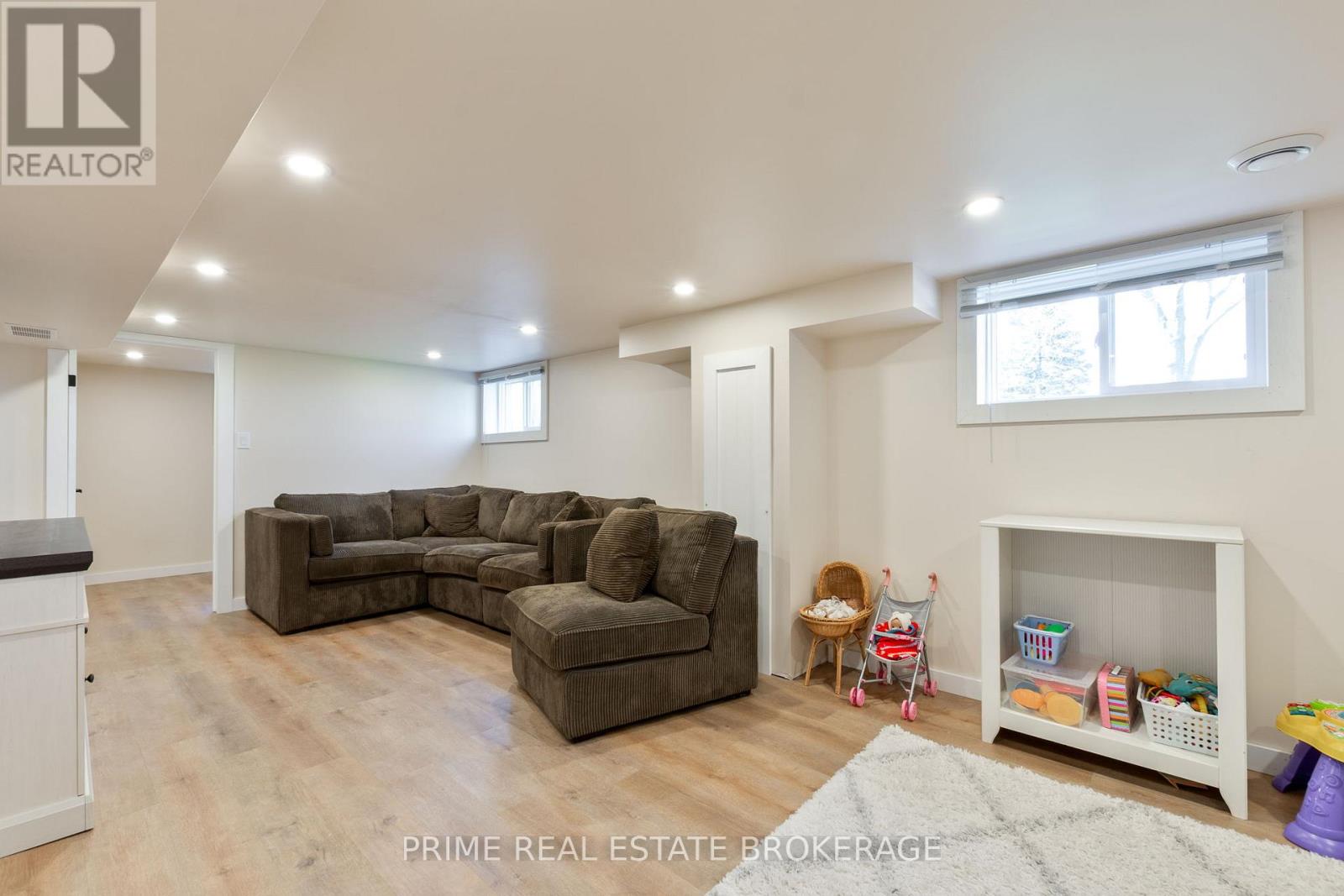 204 Evandale Street, West Elgin, Ontario  N0L 2P0 - Photo 16 - X12930080