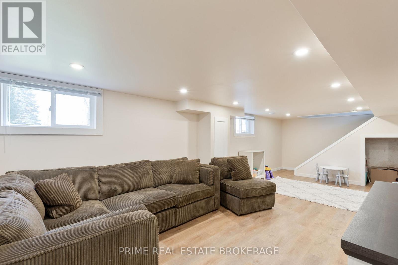 204 Evandale Street, West Elgin, Ontario  N0L 2P0 - Photo 18 - X12930080