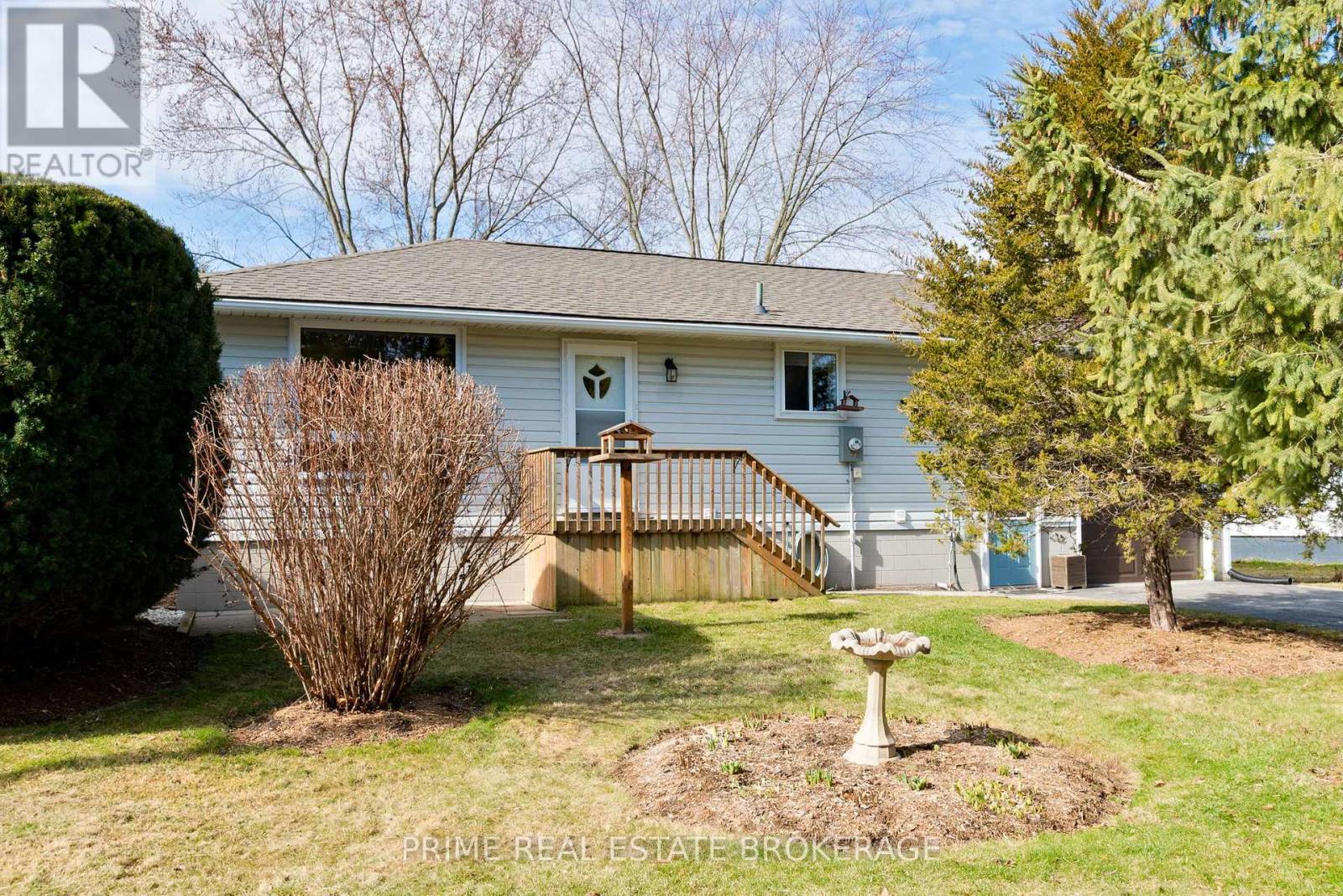 204 Evandale Street, West Elgin, Ontario  N0L 2P0 - Photo 2 - X12930080