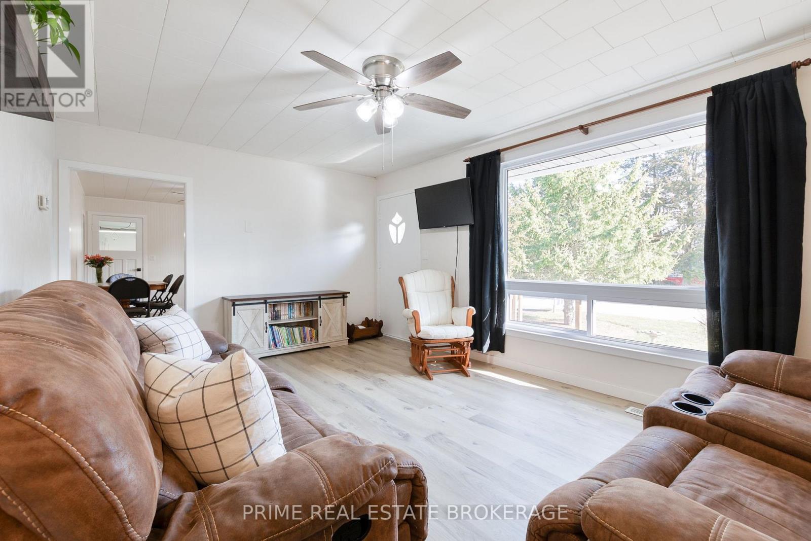 204 Evandale Street, West Elgin, Ontario  N0L 2P0 - Photo 4 - X12930080