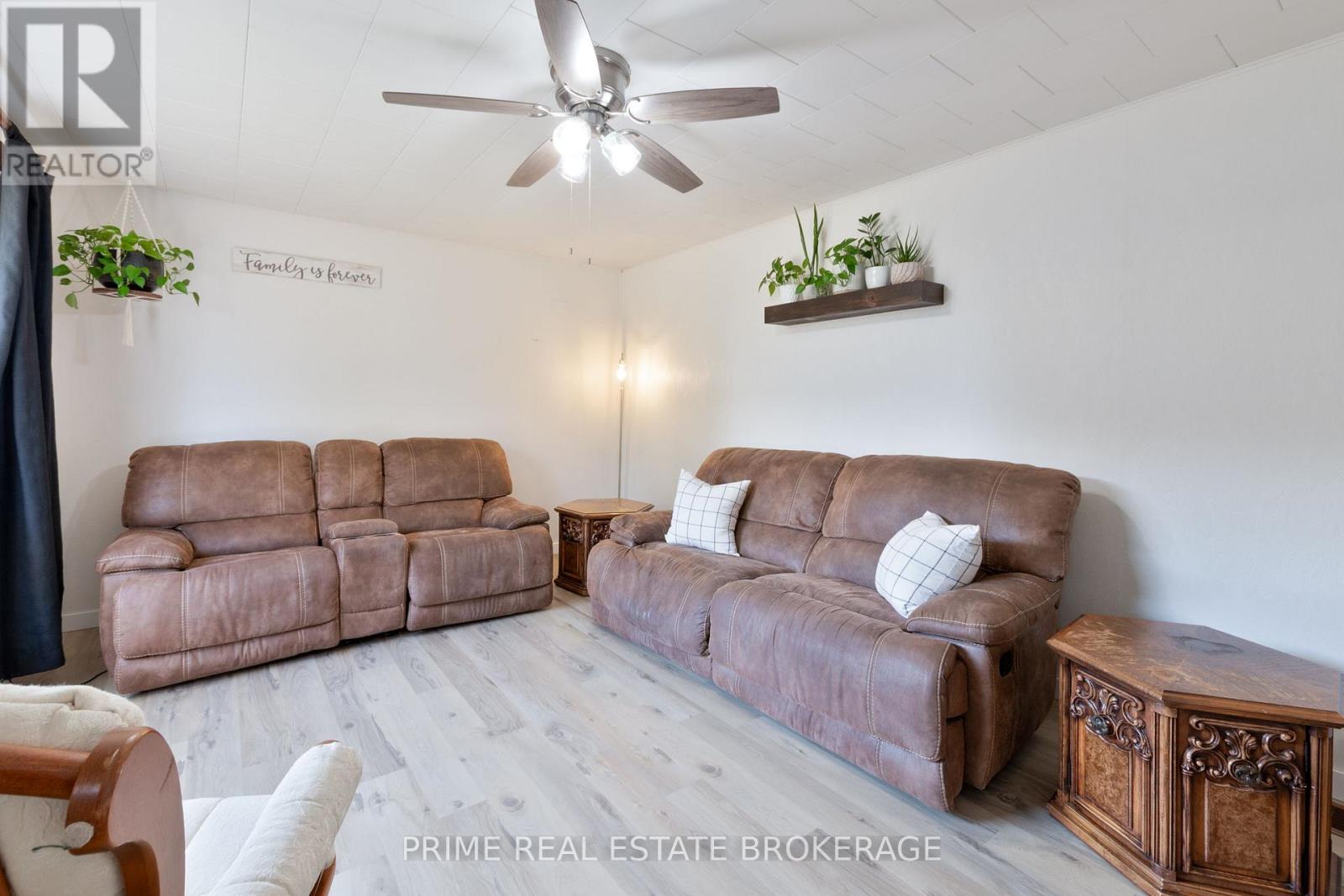 204 Evandale Street, West Elgin, Ontario  N0L 2P0 - Photo 5 - X12930080