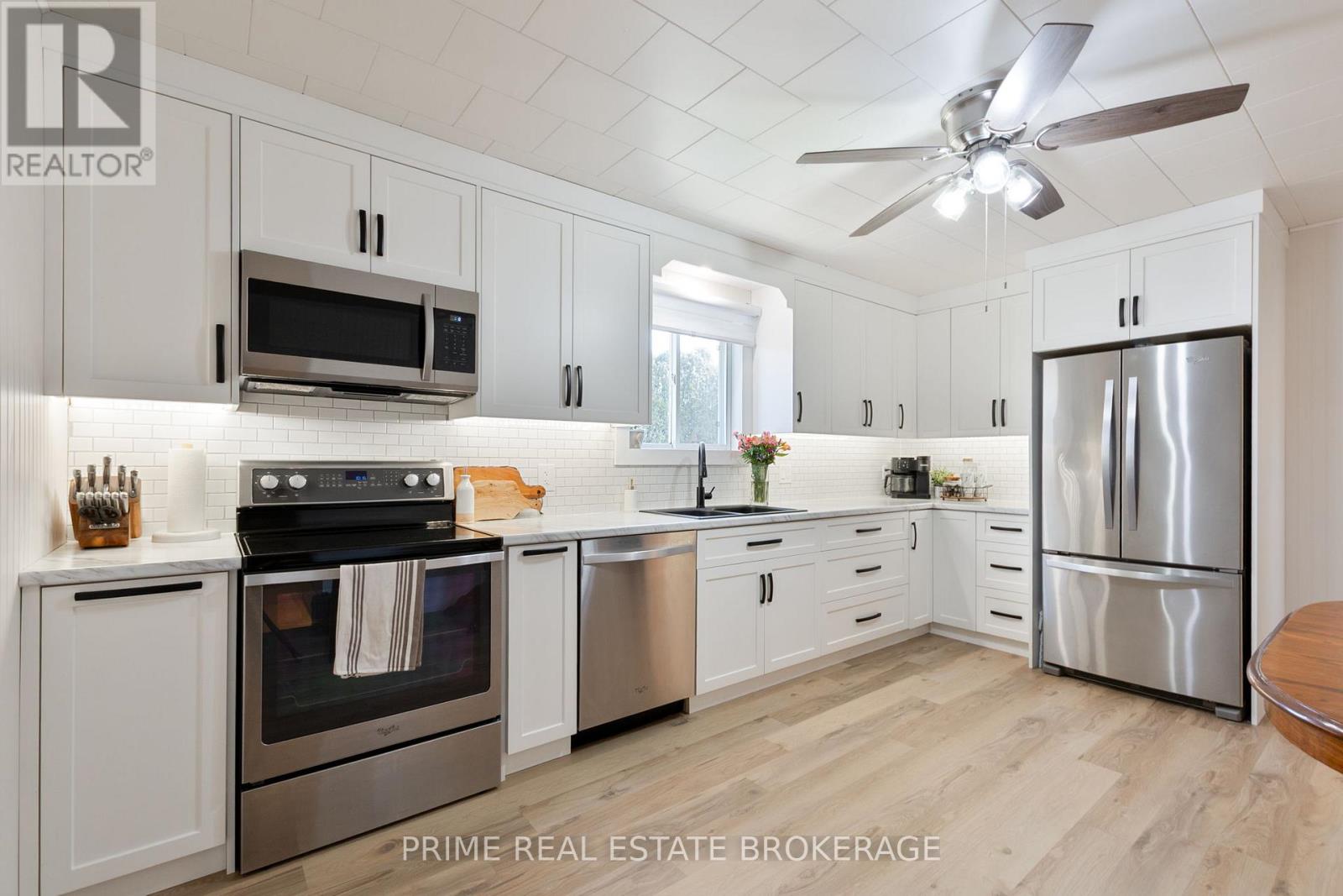 204 Evandale Street, West Elgin, Ontario  N0L 2P0 - Photo 6 - X12930080