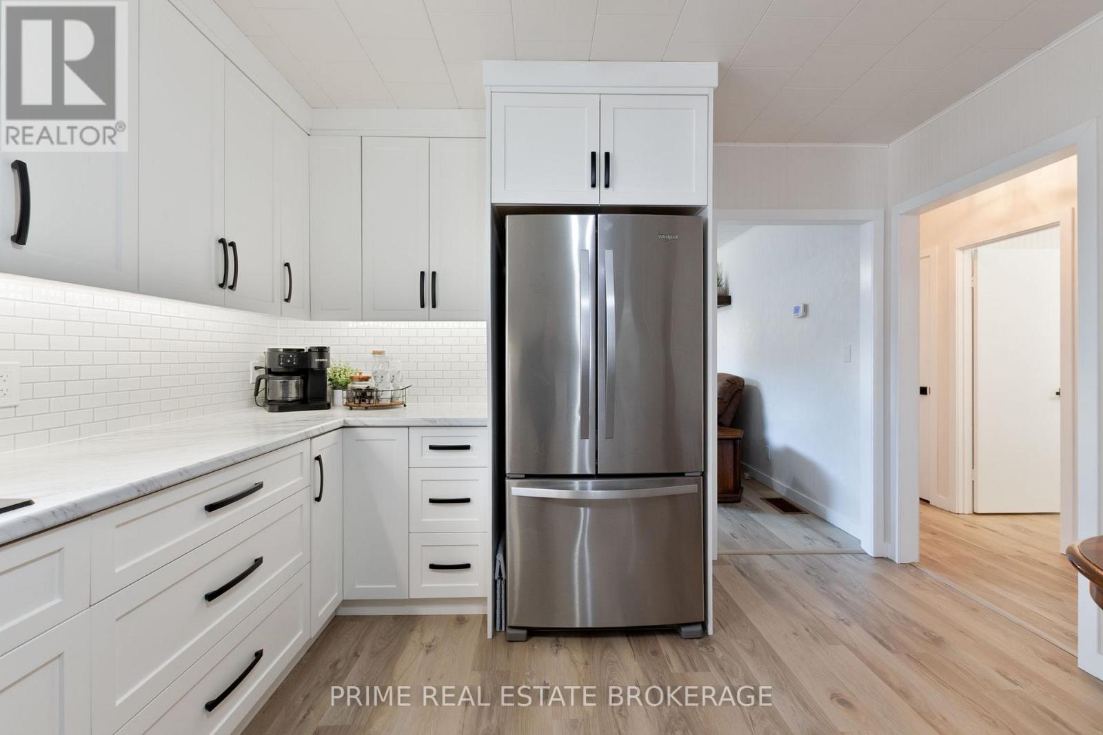 204 Evandale Street, West Elgin, Ontario  N0L 2P0 - Photo 7 - X12930080