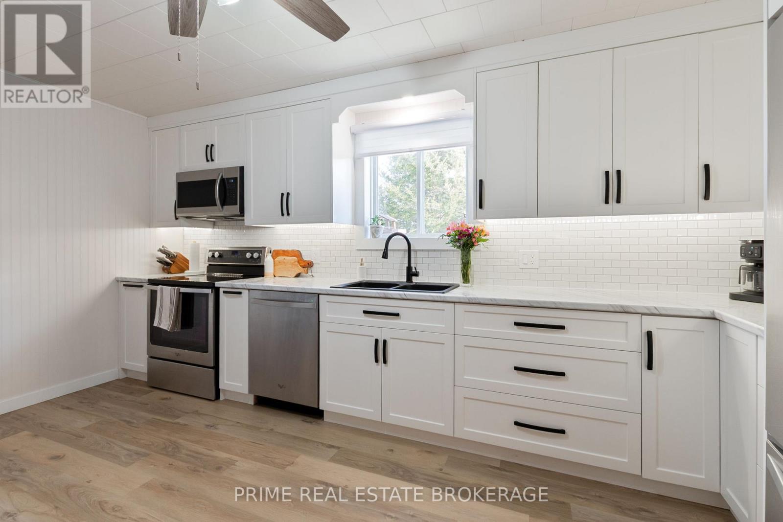 204 Evandale Street, West Elgin, Ontario  N0L 2P0 - Photo 8 - X12930080