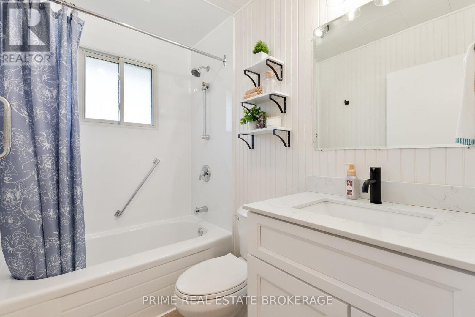 204 Evandale Street, West Elgin, Ontario  N0L 2P0 - Photo 9 - X12930080