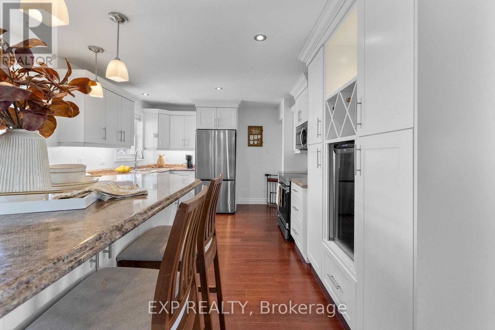 9 Parkdale Drive, Thorold, Ontario  L2V 2N5 - Photo 11 - X12930002