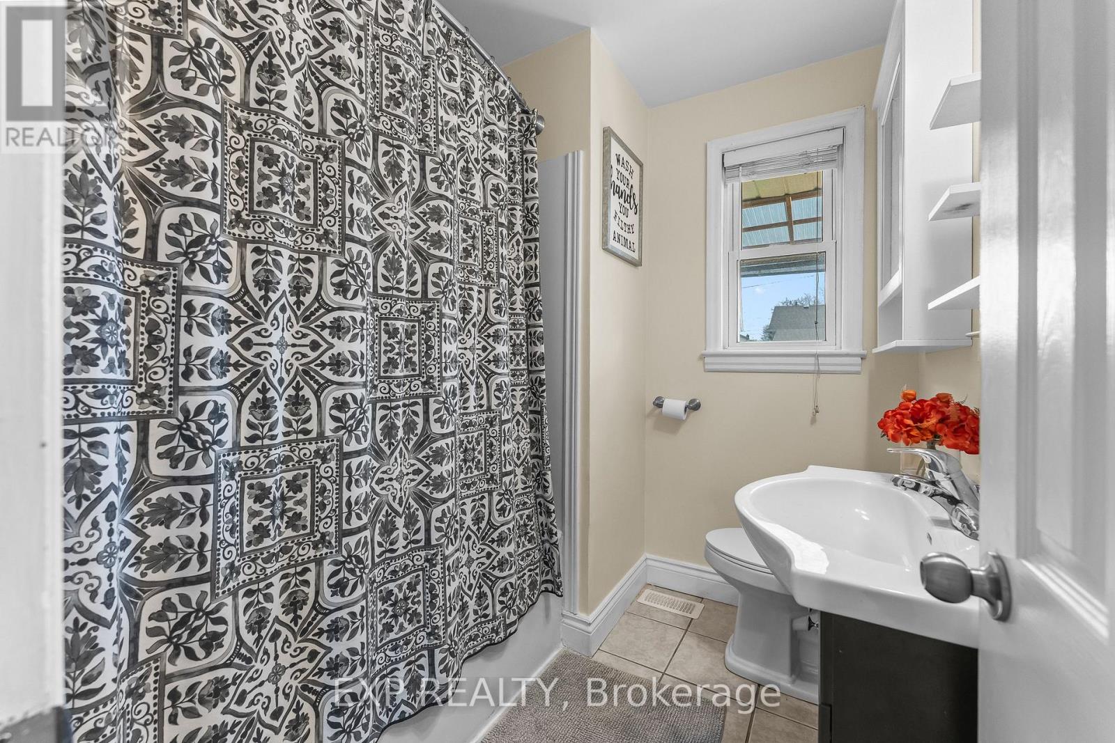 9 Parkdale Drive, Thorold, Ontario  L2V 2N5 - Photo 20 - X12930002