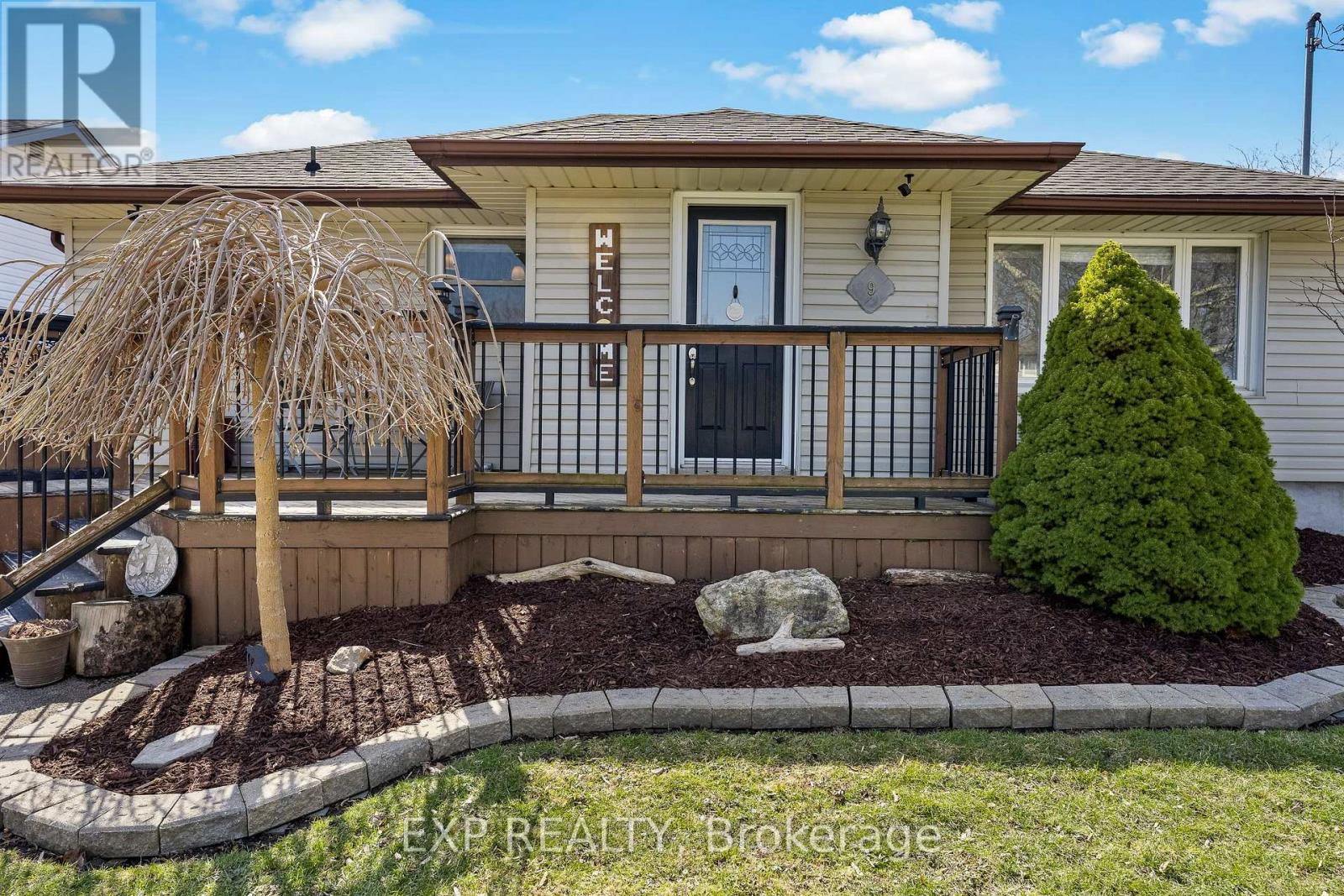 9 Parkdale Drive, Thorold, Ontario  L2V 2N5 - Photo 4 - X12930002