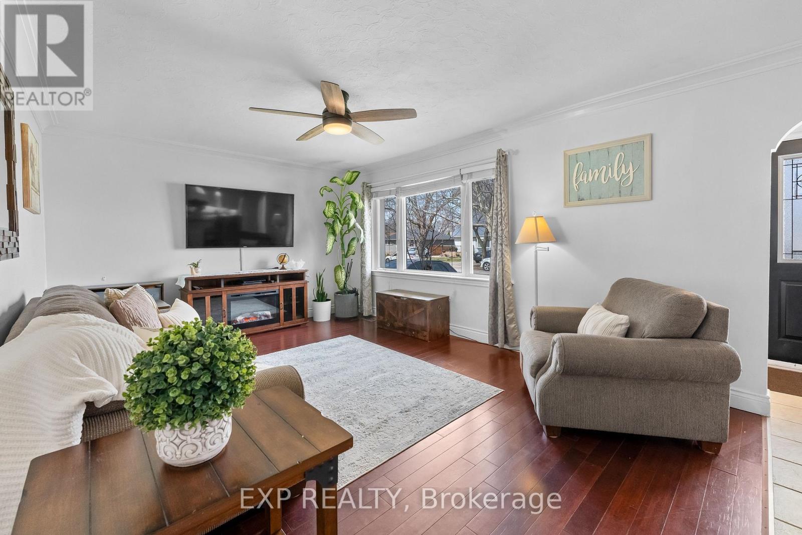 9 Parkdale Drive, Thorold, Ontario  L2V 2N5 - Photo 7 - X12930002