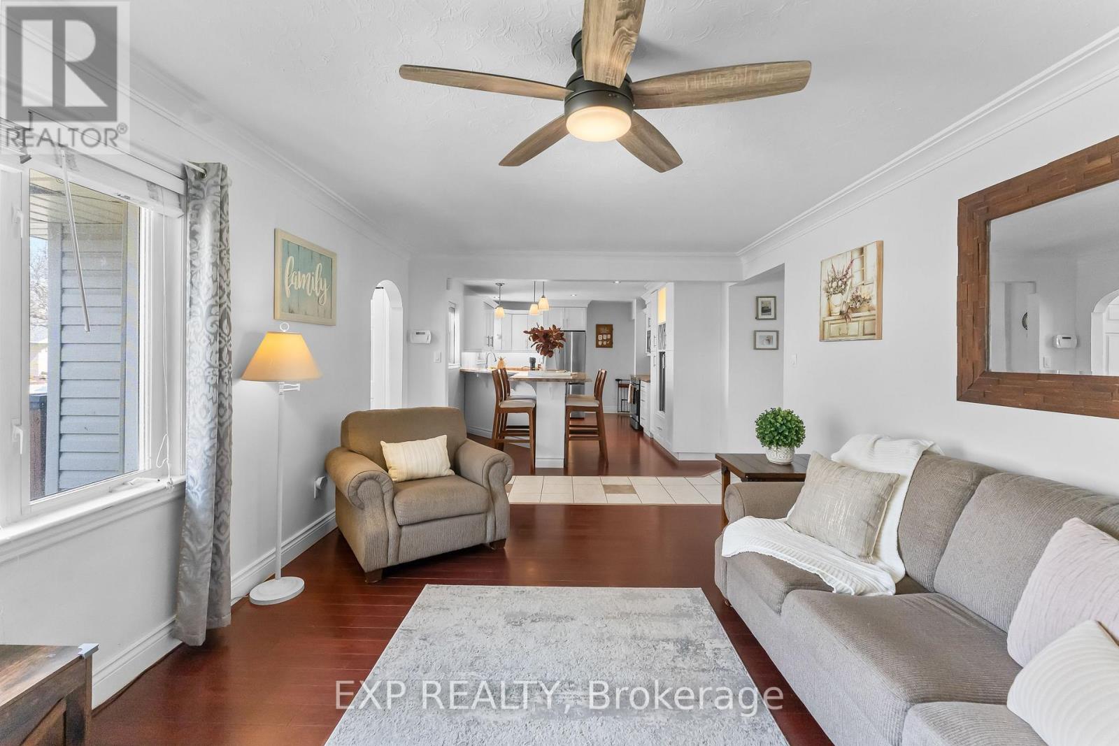 9 Parkdale Drive, Thorold, Ontario  L2V 2N5 - Photo 8 - X12930002