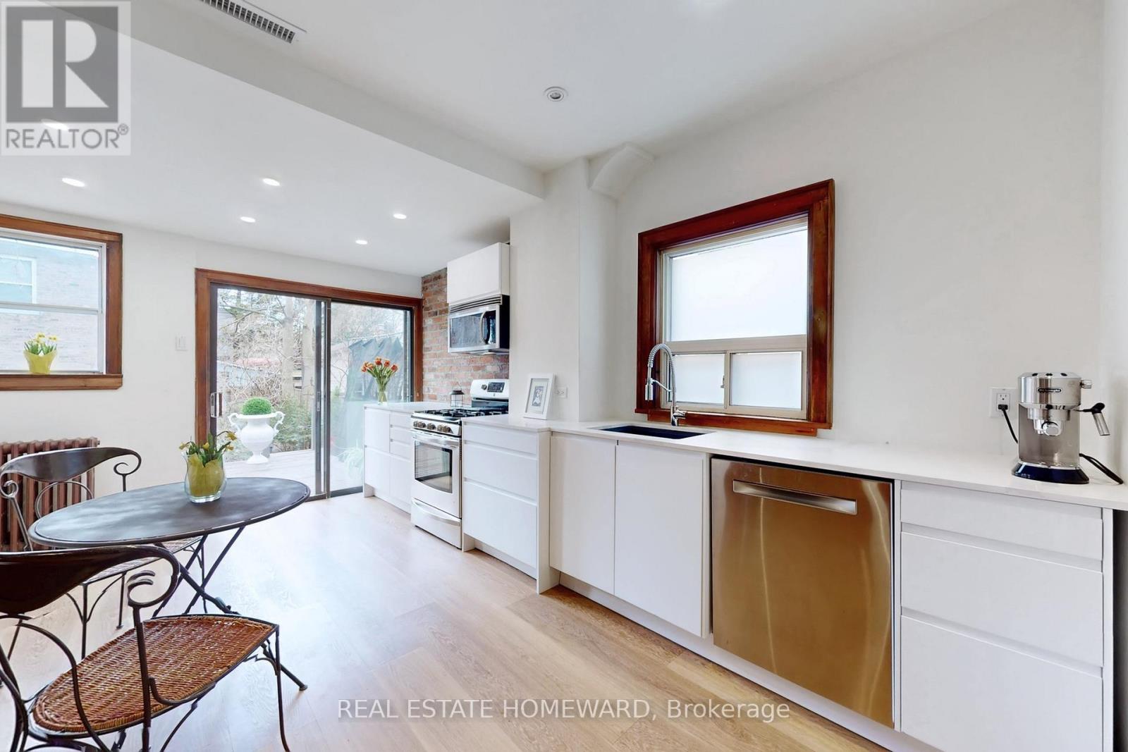 106 Dawes Road, Toronto, Ontario M4C 5B6 - Photo 16 - E12897486