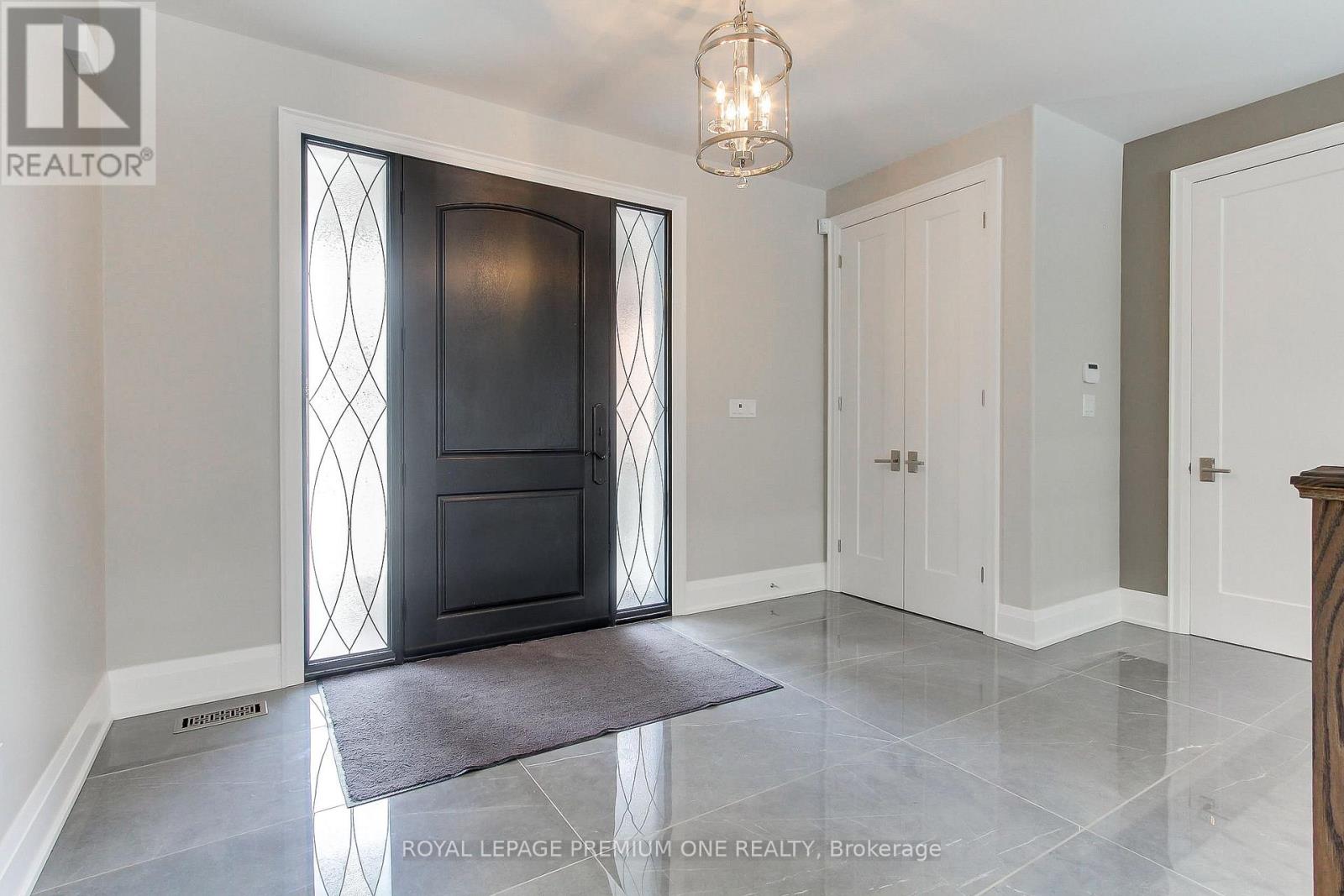 211 Pine Avenue, Caledon, Ontario  L7E 3S7 - Photo 4 - W12923440