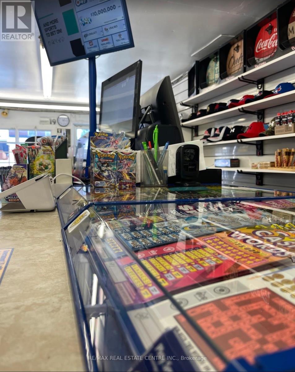 257 Murray Street, Brantford, Ontario  N3S 5S4 - Photo 2 - X12928476