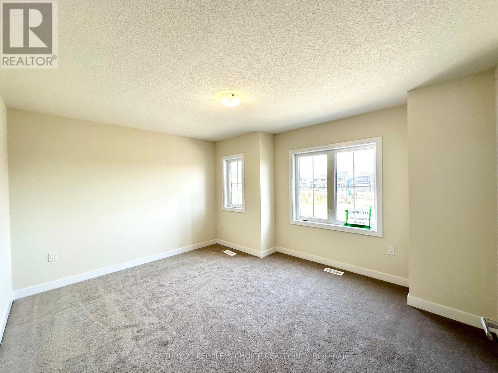 15 Wintergreen Crescent, Haldimand, Ontario  N3W 0H9 - Photo 17 - X12929772