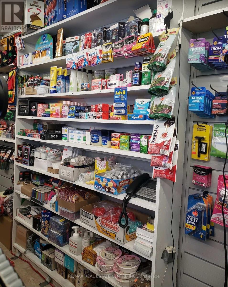 257 Murray Street, Brantford, Ontario  N3S 5S4 - Photo 4 - X12928476