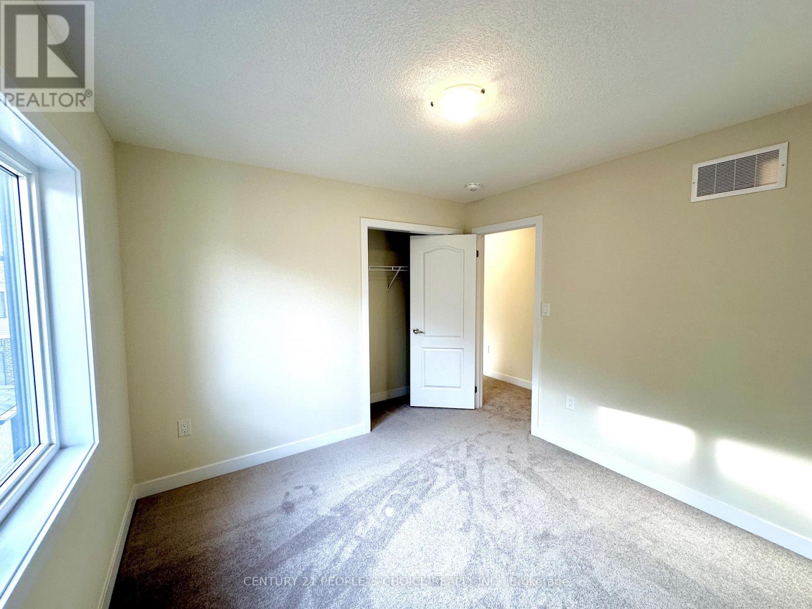 15 Wintergreen Crescent, Haldimand, Ontario  N3W 0H9 - Photo 22 - X12929772