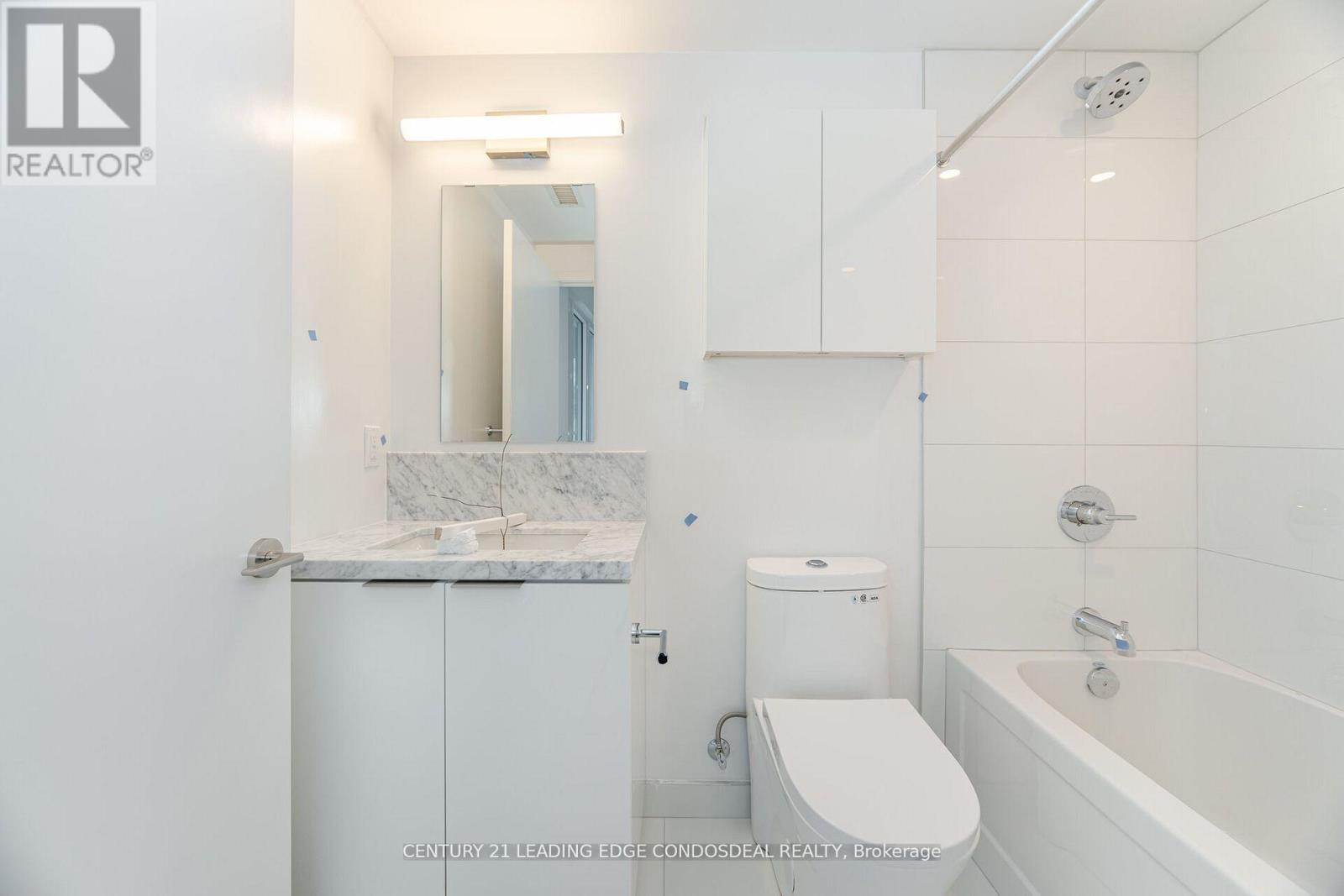 2518 - 230 Simcoe Street, Toronto (Kensington-Chinatown), Ontario  M5T 3B9 - Photo 14 - C12930184