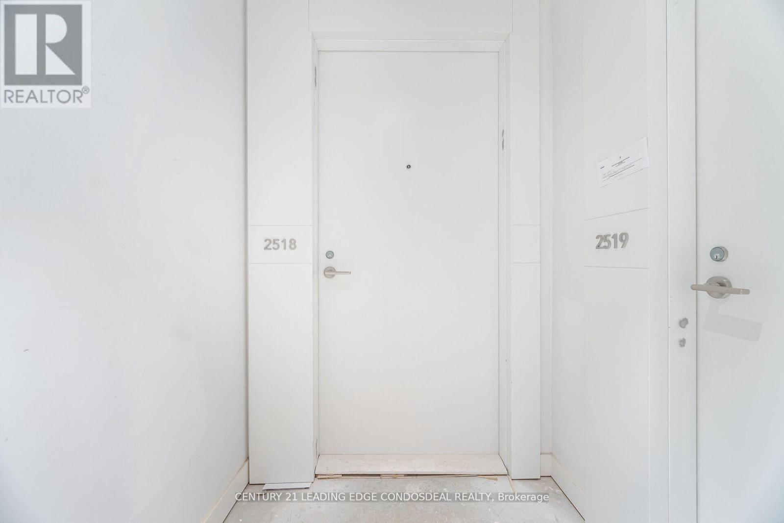 2518 - 230 Simcoe Street, Toronto (Kensington-Chinatown), Ontario  M5T 3B9 - Photo 4 - C12930184