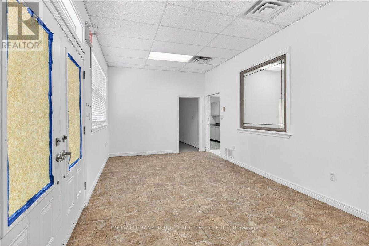 Unit 1 - 169 Charlotte Street S, Newmarket, Ontario  L3Y 3S7 - Photo 7 - N12930032