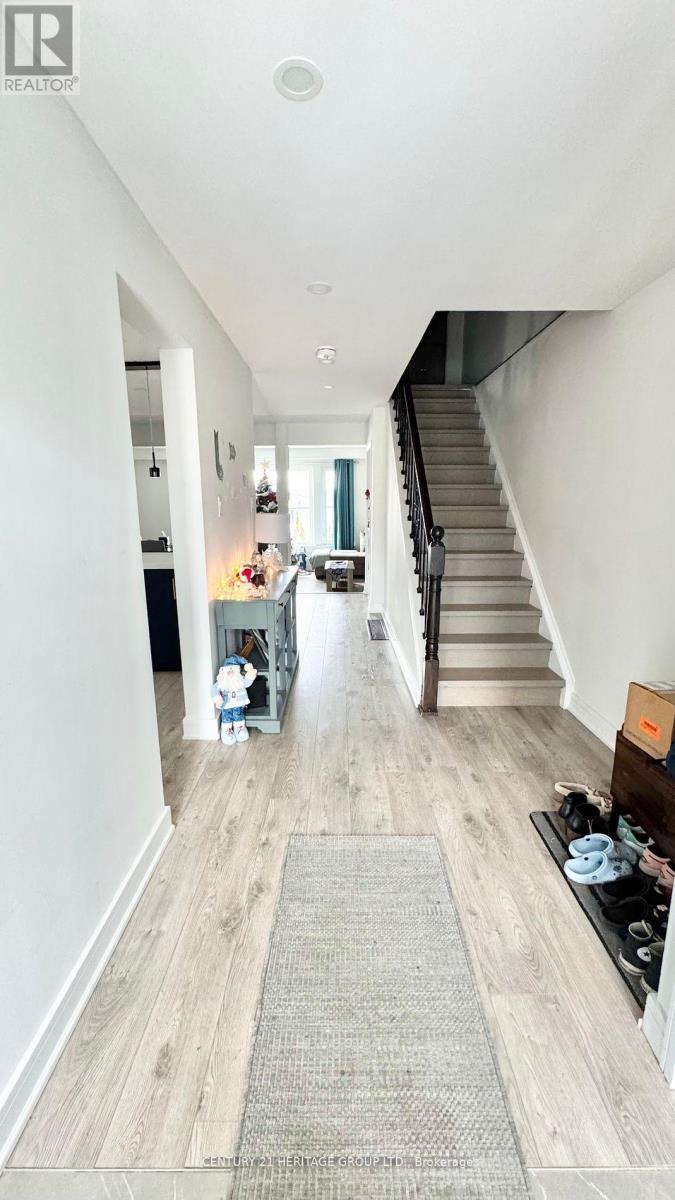 Main&2nd - 735 Pam Crescent, Newmarket, Ontario  L3Y 5B7 - Photo 2 - N12930046